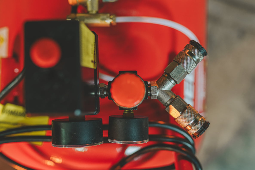 Как подключить реле давления к компрессору: пошаговая инструкция по подключению и установке Как подключить реле давления к компрессору: пошаговая инструкция по подключению и установке